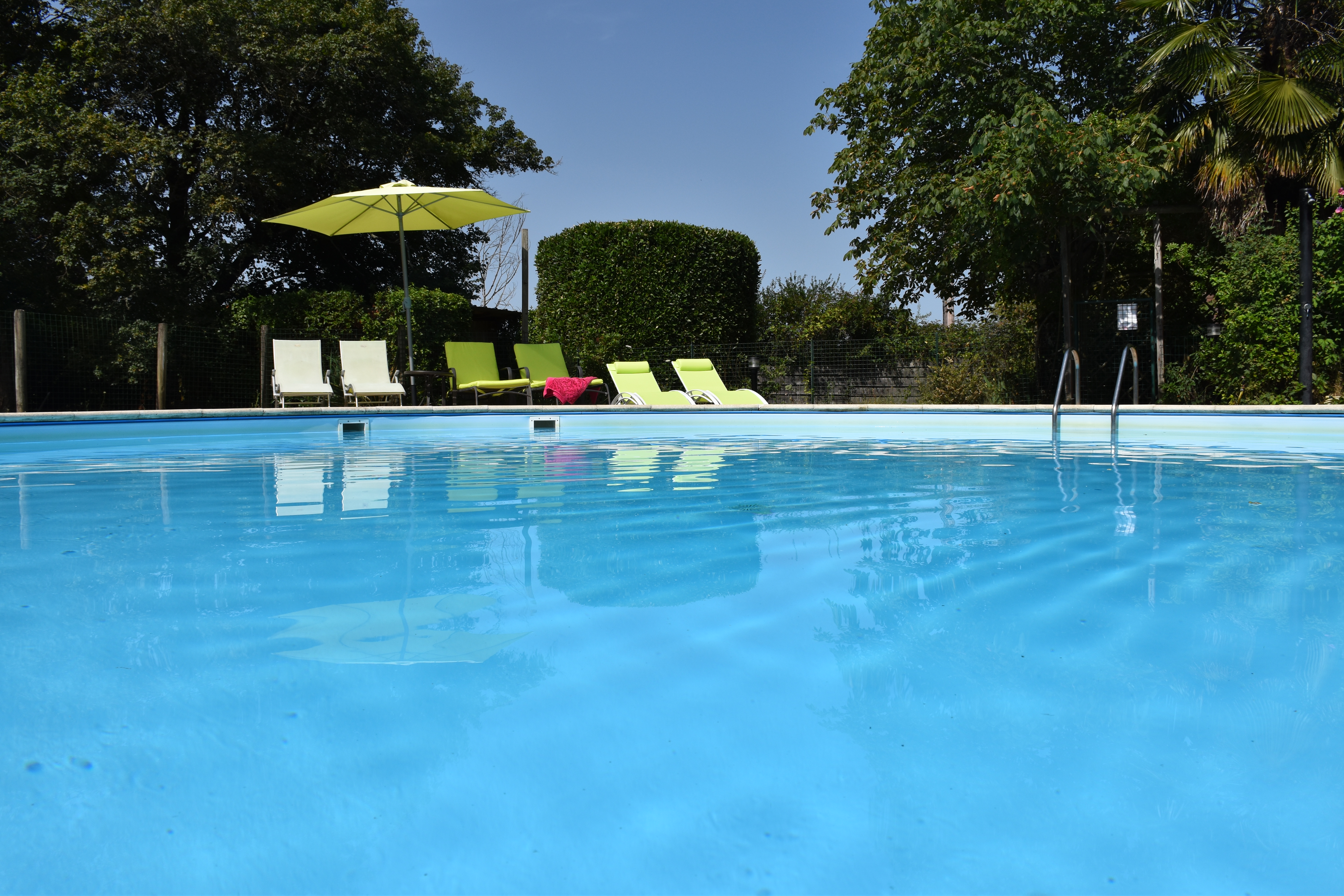 Maison d'hôtes Bergerac dordogne - la piscine partagée