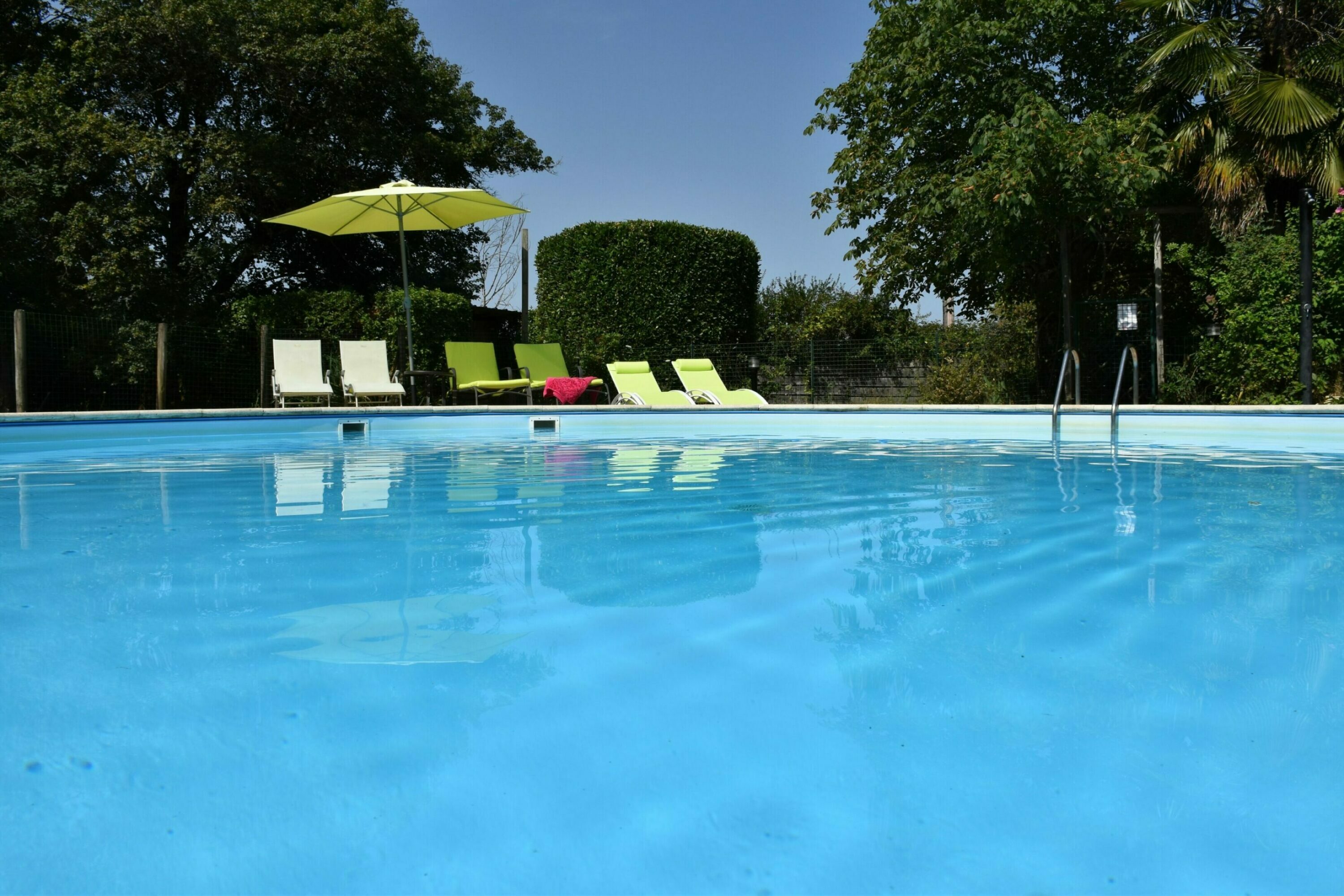 Guest house near Bergerac in Dordogne - the pool