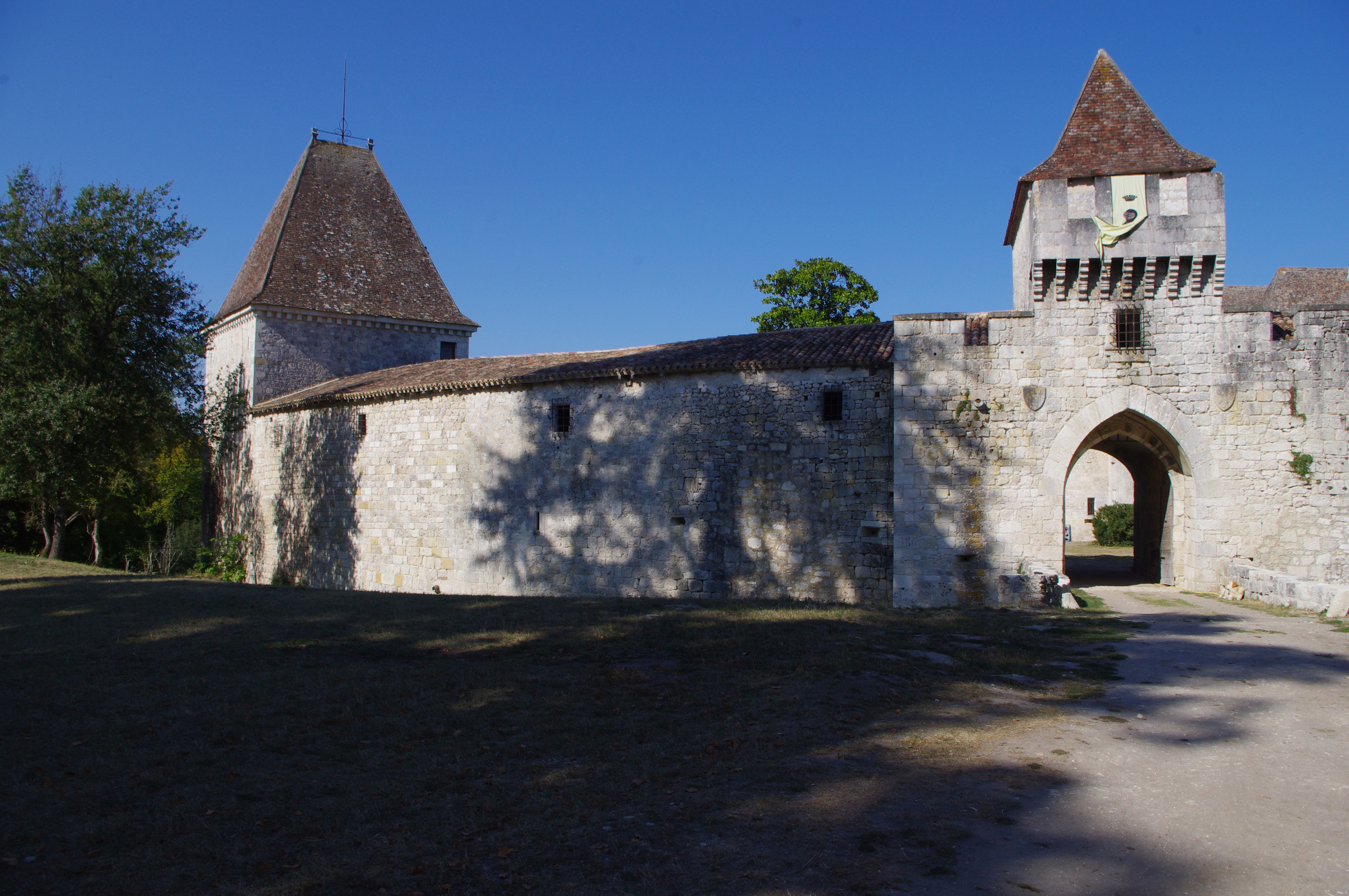 Le château de Bridoire à 30 minutes de la maison d'hôtes près de Bergerac En Dordogne