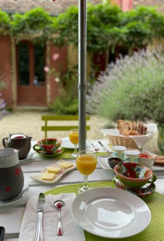 Chambres d'hôtes - Bergerac - Dordogne - petits-déjeuners maison en terrasse