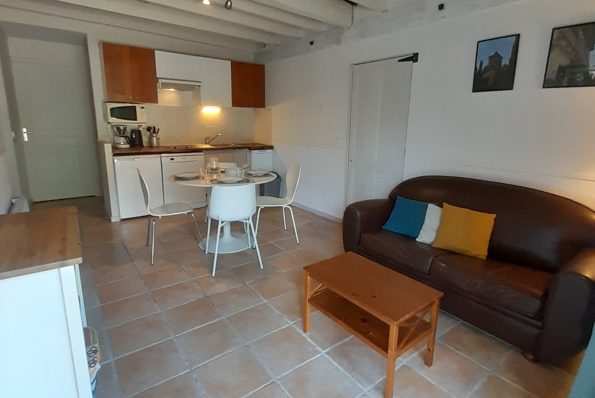 Espace repas et cuisine, gite Les Crêches pour 4 personnes, proche Bergerac - Domaine Bellevue Cottage en Périgord