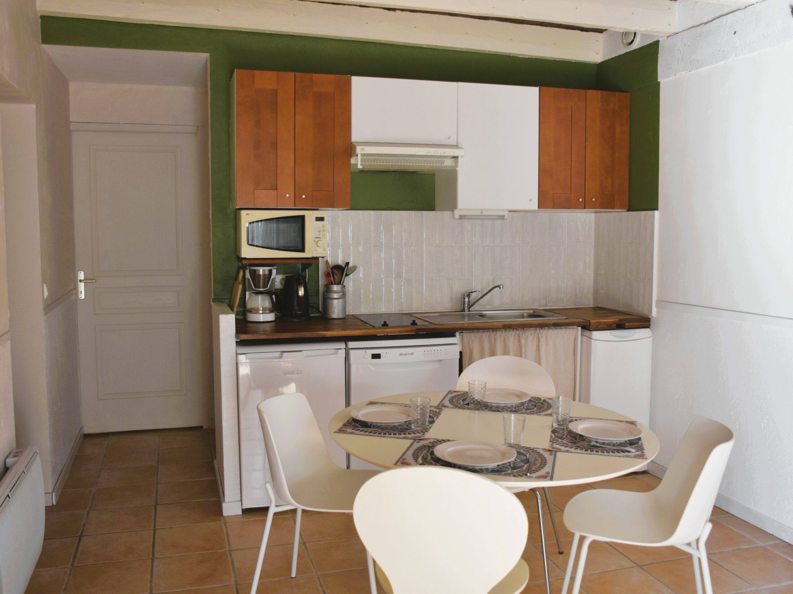 espace repas et cuisine, gite 4 personnes, bergerac