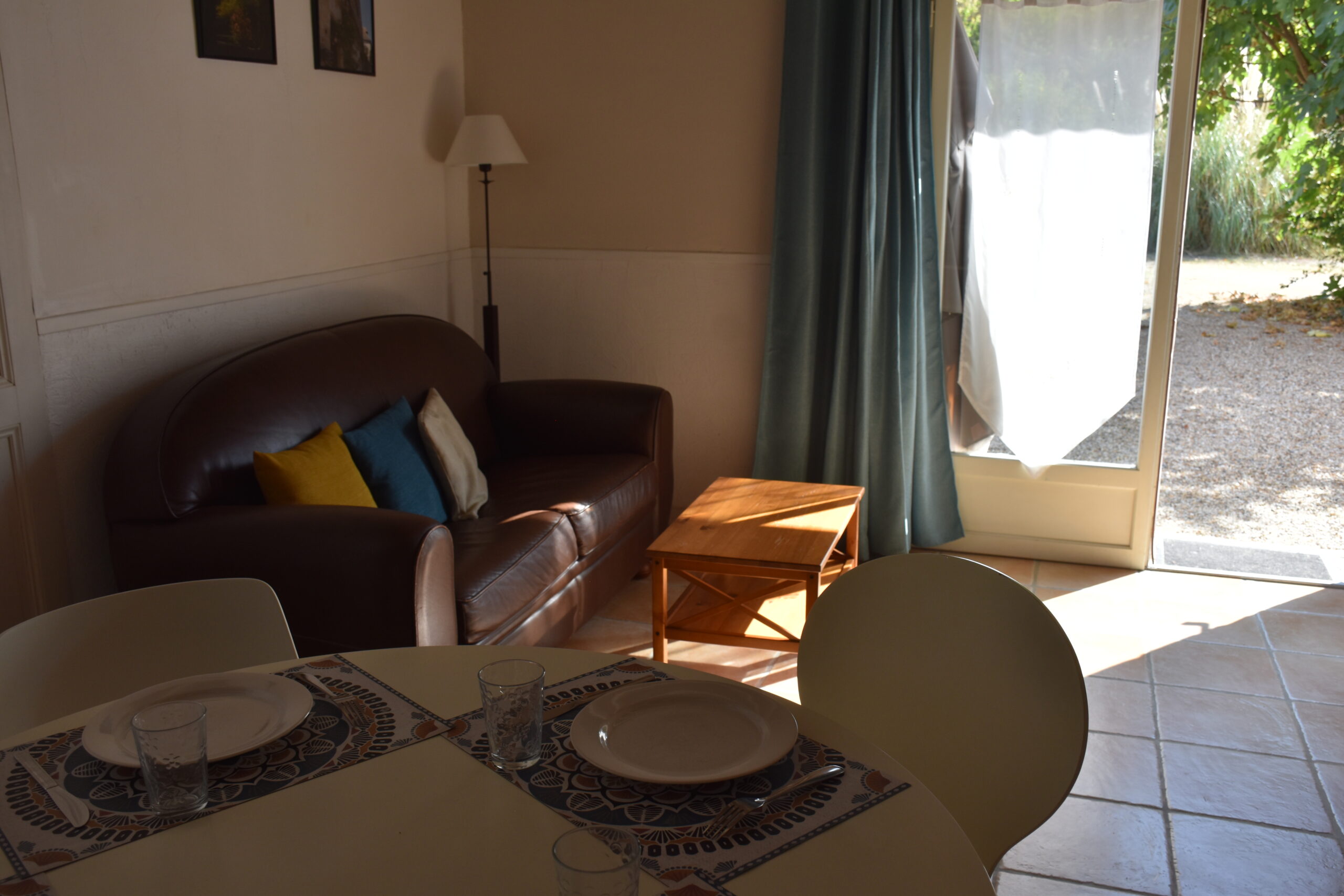 espace repas et séjour, gite 4 personnes, bergerac